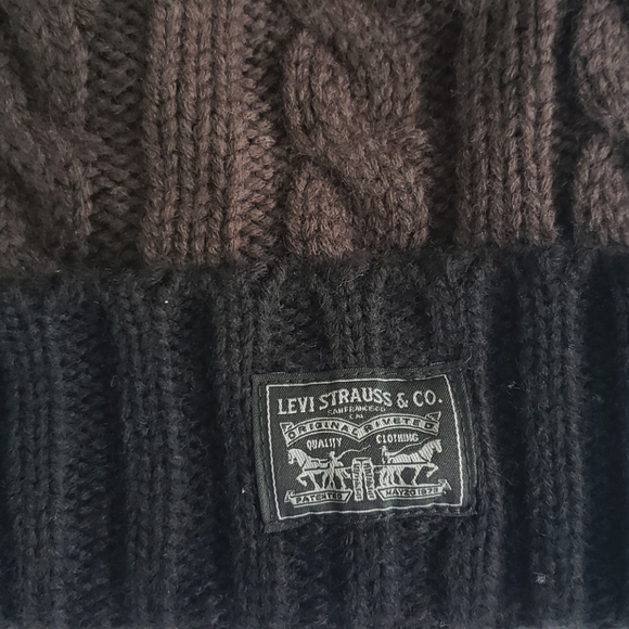 🎁 🛍3/$30🛍Levi's Cable Knit Beanie with Pompom - Picture 5 of 5
